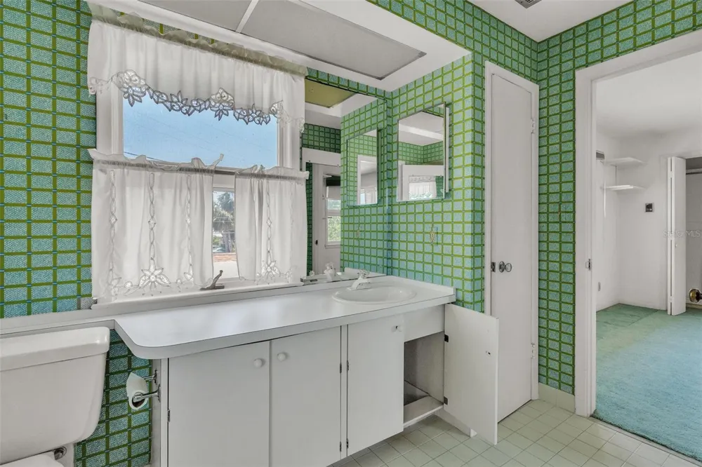 1058 ELDORADO AVENUE Clearwater Beach, FL 33767