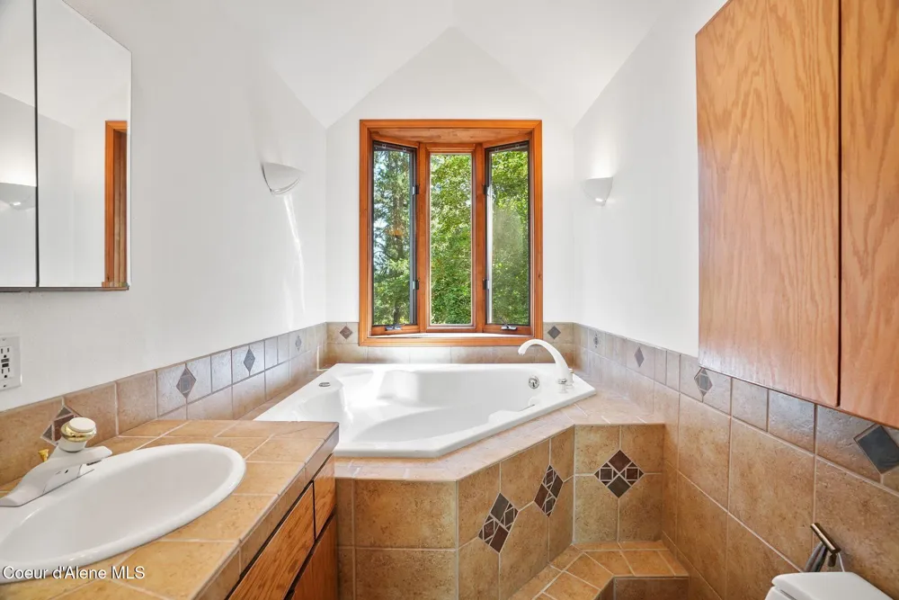 18400 W HOLIDAY WAY Hauser, ID 83854