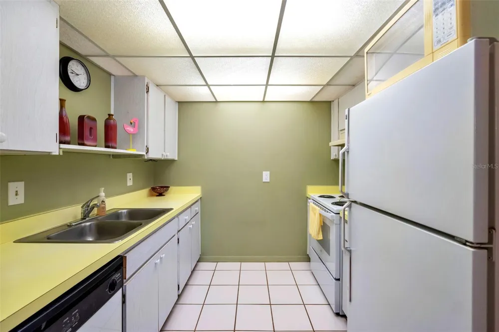 1814 FOXHUNT DRIVE #A Sun City Center, FL 33573