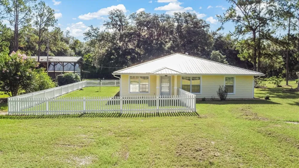 17925 SE 49TH PLACE Hawthorne, FL 32640