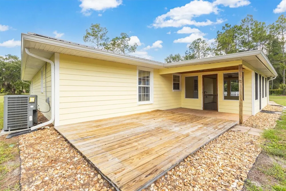 17925 SE 49TH PLACE Hawthorne, FL 32640