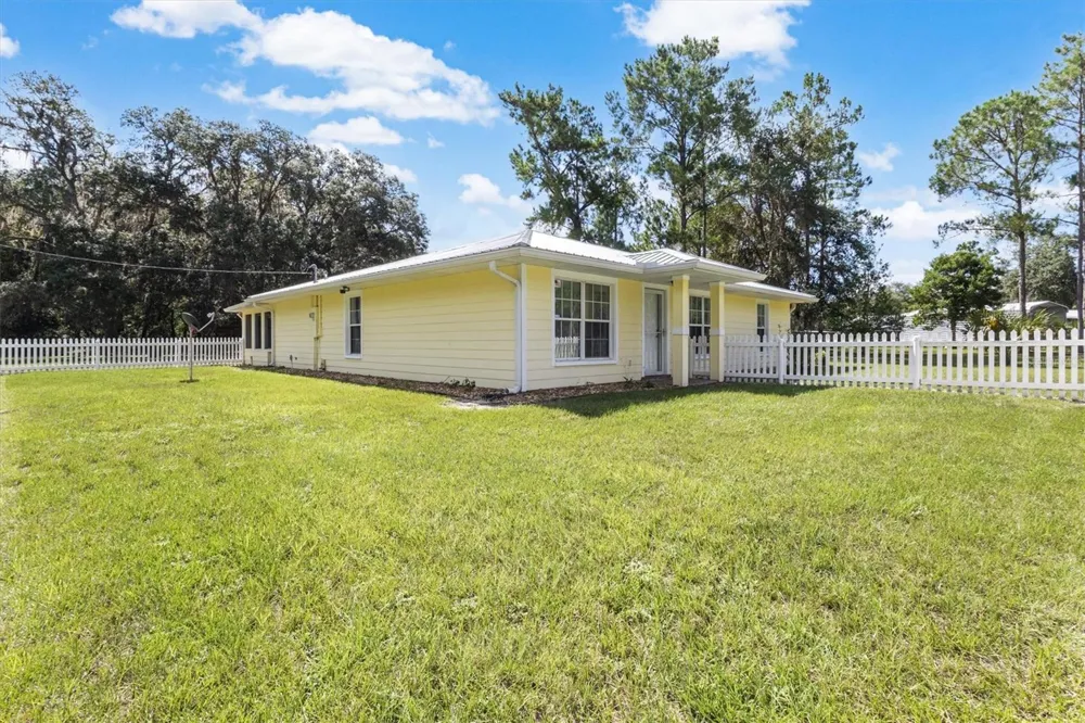 17925 SE 49TH PLACE Hawthorne, FL 32640