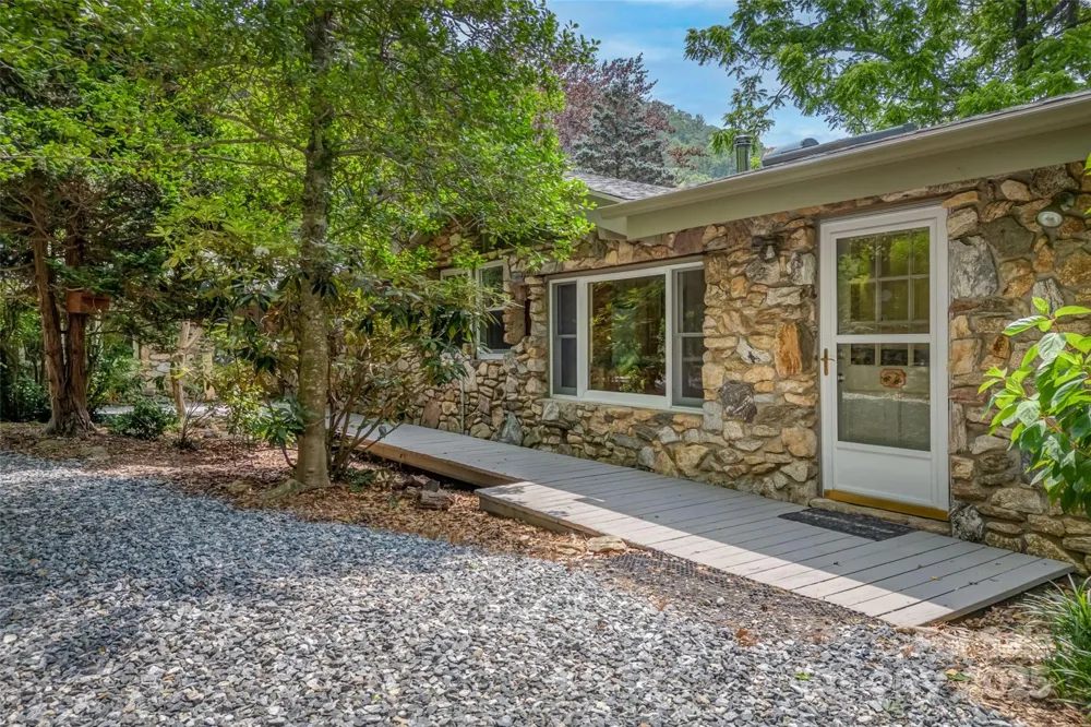 8749 Nc 63 Highway Leicester, NC 28748