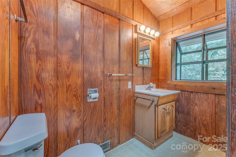 8749 Nc 63 Highway Leicester, NC 28748