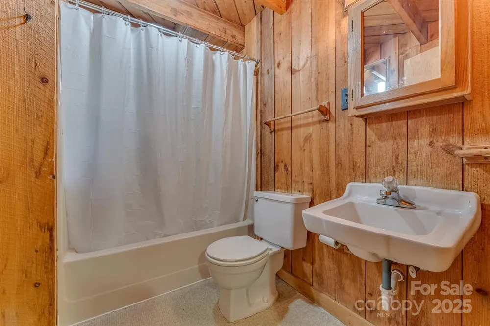 8749 Nc 63 Highway Leicester, NC 28748