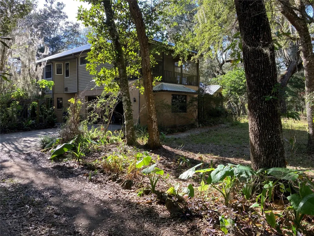 2436 CR 416N Lake Panasoffkee, FL 33538