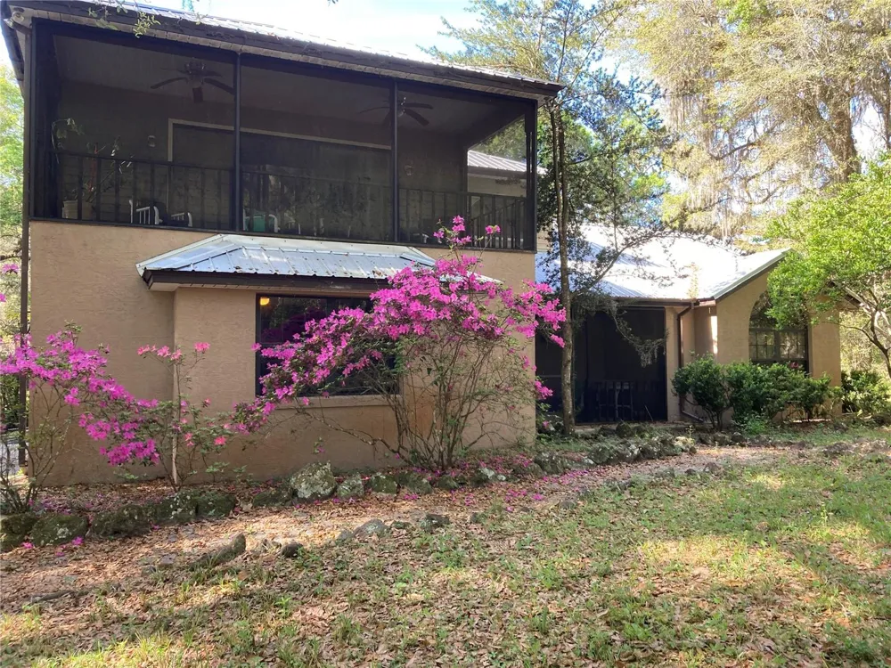 2436 CR 416N Lake Panasoffkee, FL 33538