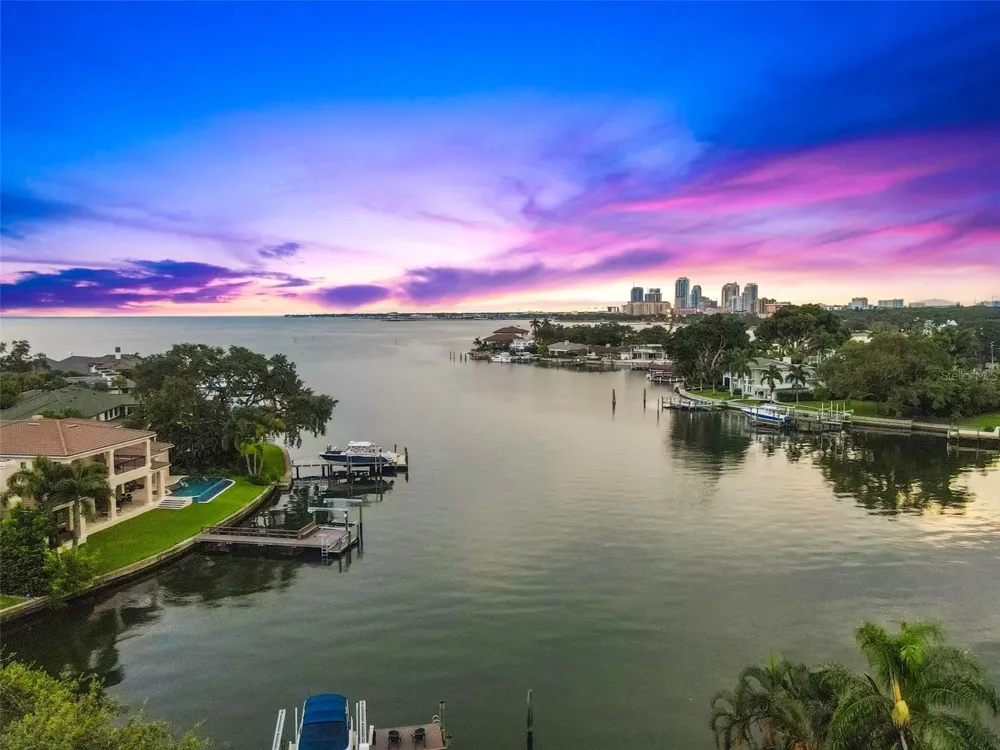 1365 BRIGHTWATERS BOULEVARD NE St Petersburg, FL 33704