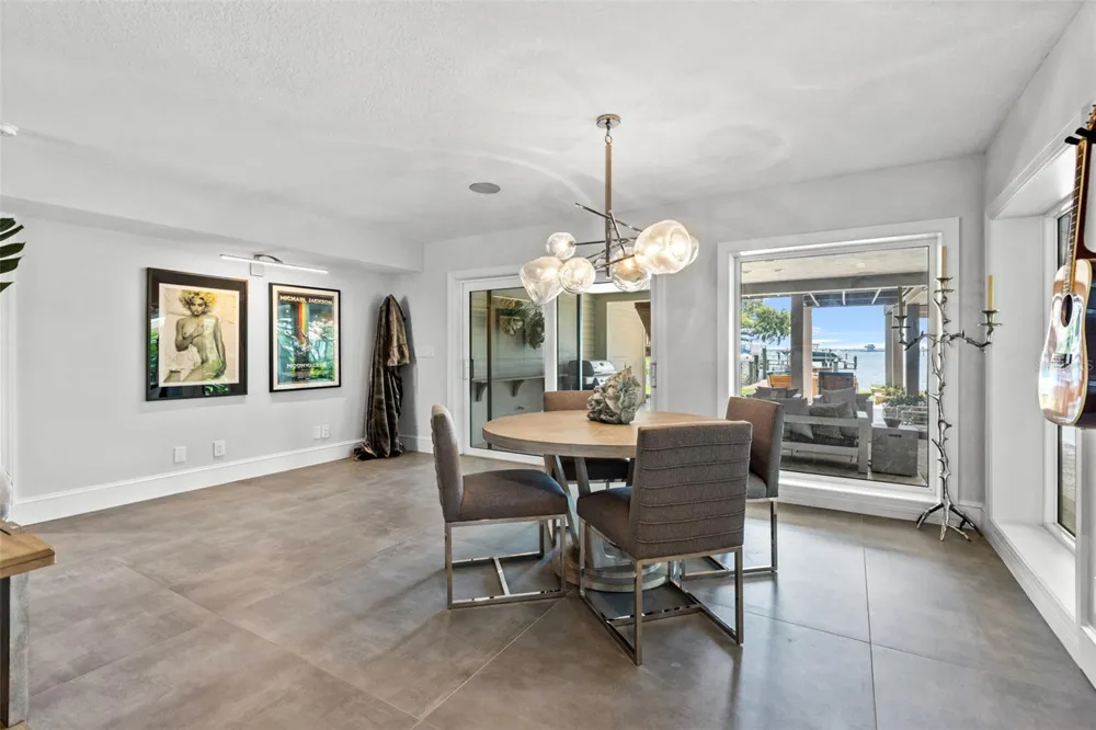 1365 BRIGHTWATERS BOULEVARD NE St Petersburg, FL 33704