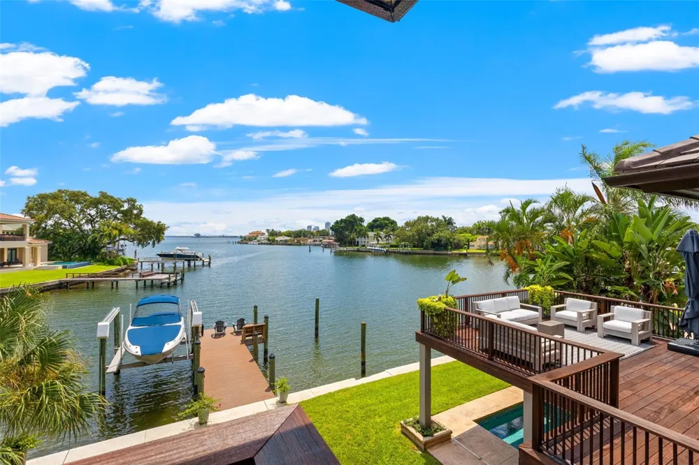 1365 BRIGHTWATERS BOULEVARD NE St Petersburg, FL 33704