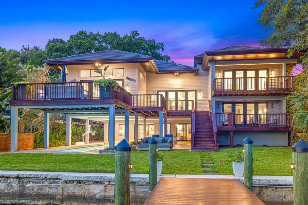 1365 BRIGHTWATERS BOULEVARD NE St Petersburg, FL 33704