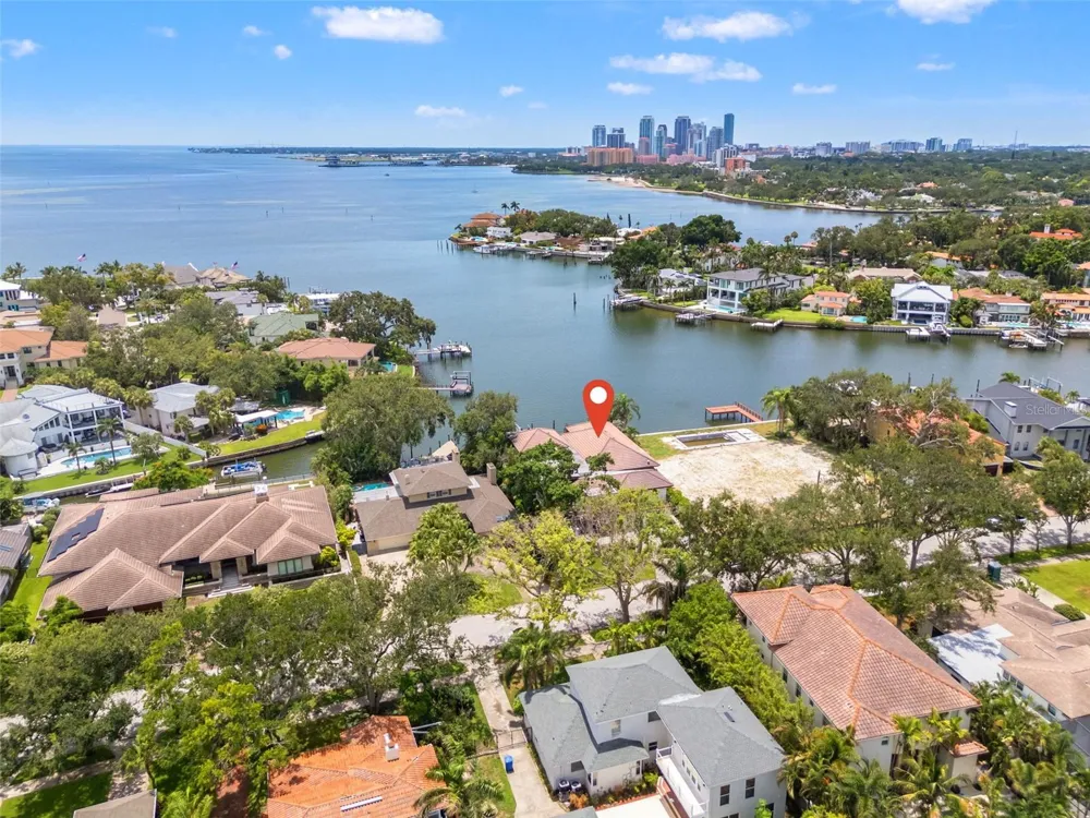 1365 BRIGHTWATERS BOULEVARD NE St Petersburg, FL 33704