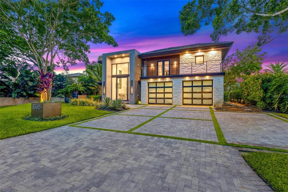 1365 BRIGHTWATERS BOULEVARD NE St Petersburg, FL 33704