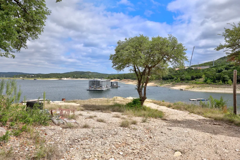 9006 Lime Creek Road Volente, TX 78641