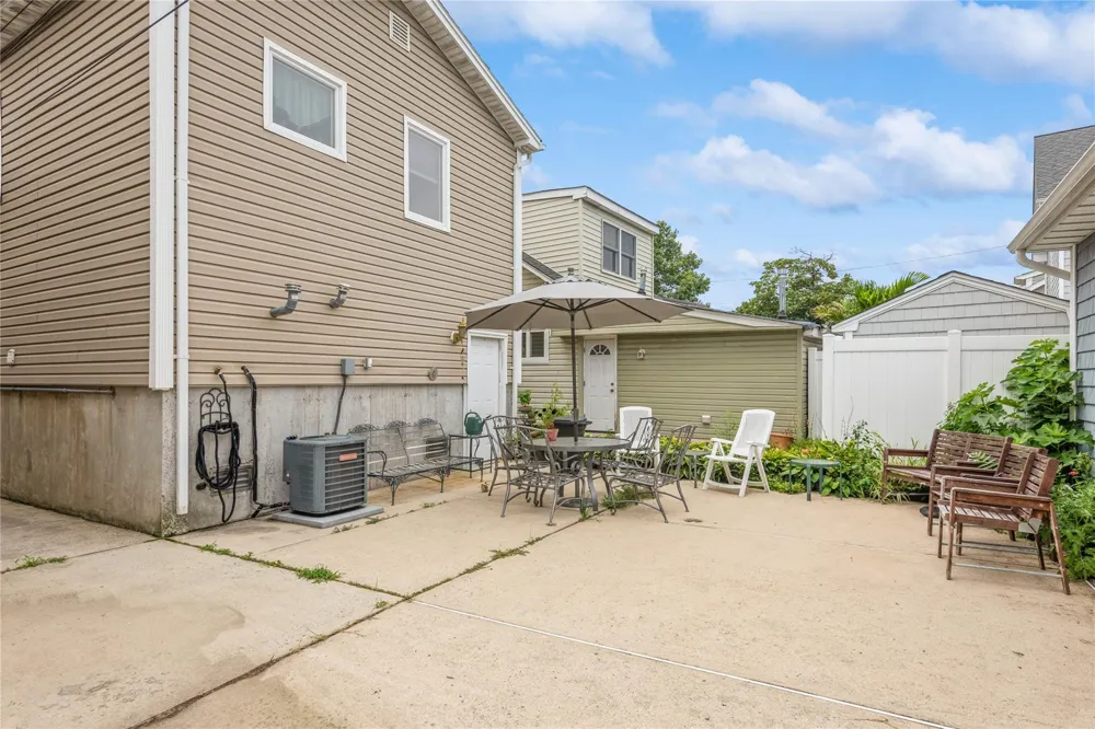 347 Bayville Avenue Bayville, NY 11709