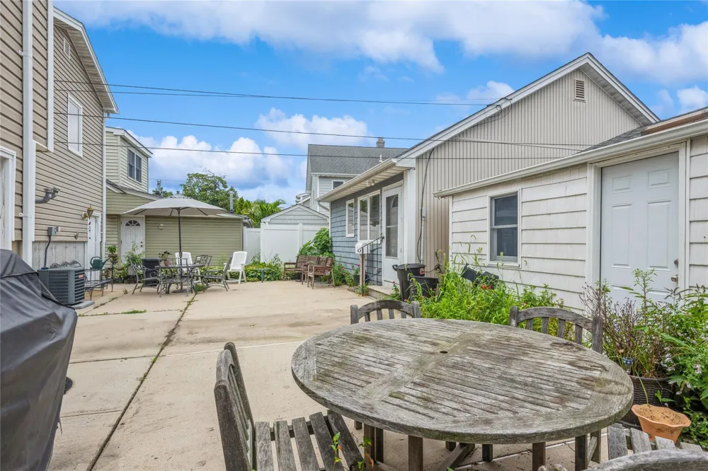 347 Bayville Avenue Bayville, NY 11709
