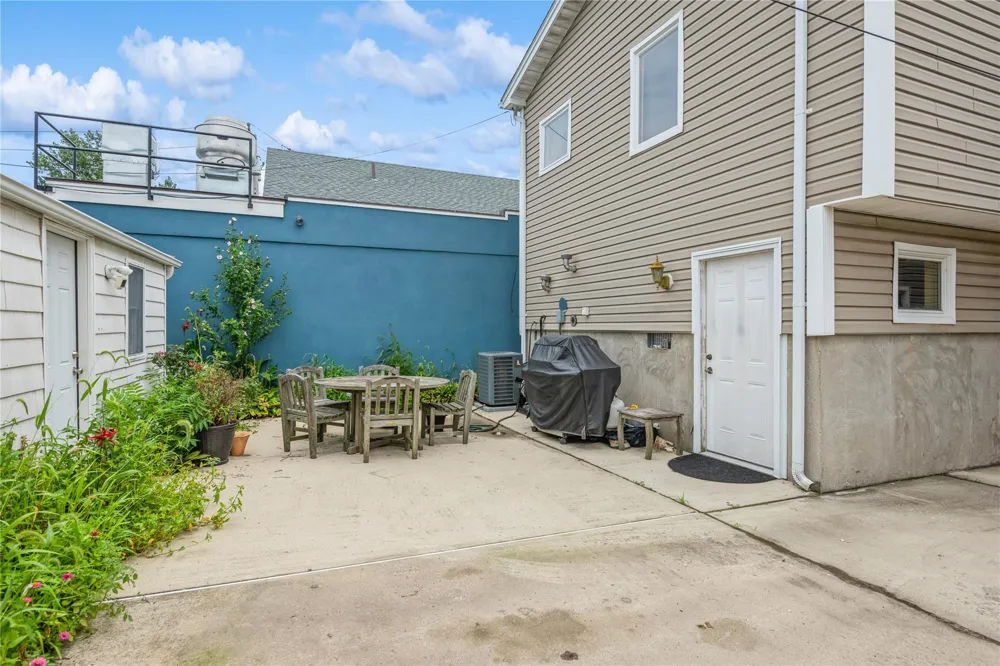 347 Bayville Avenue Bayville, NY 11709
