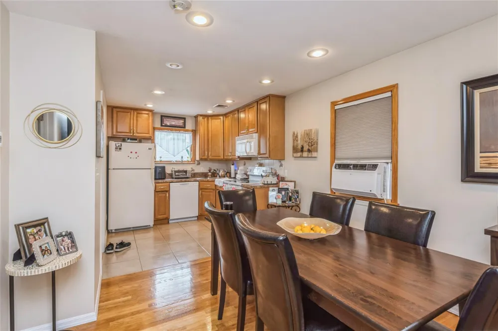 347 Bayville Avenue Bayville, NY 11709