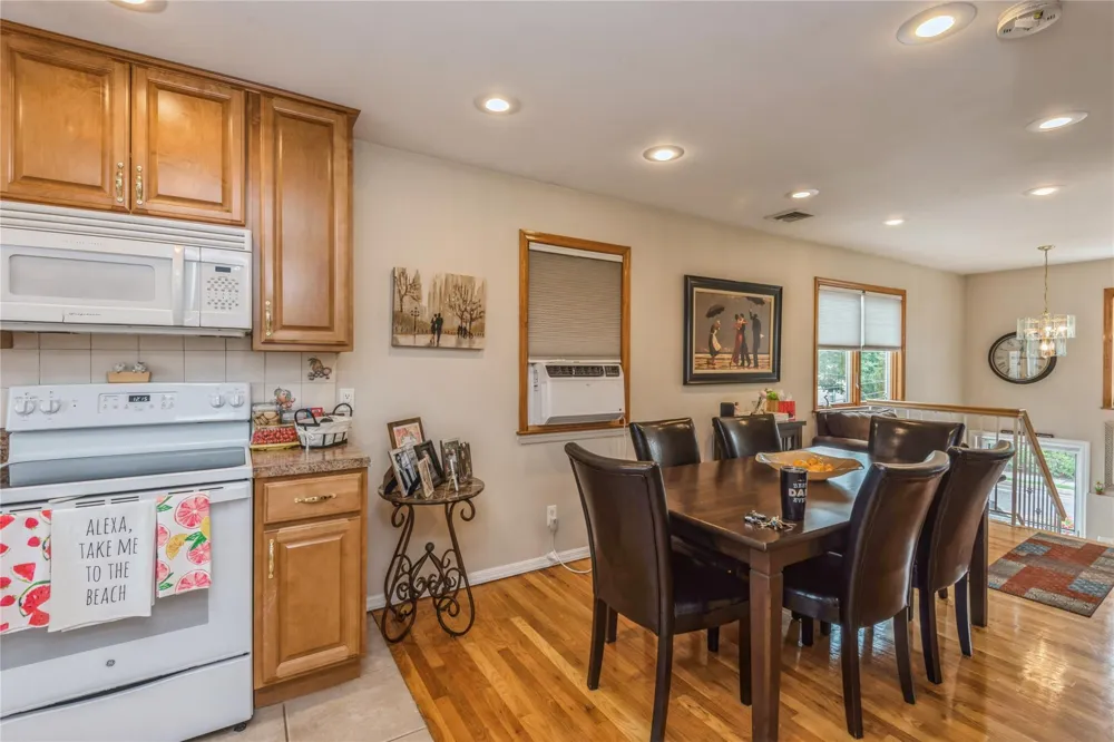 347 Bayville Avenue Bayville, NY 11709