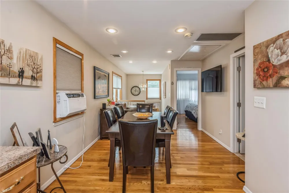 347 Bayville Avenue Bayville, NY 11709
