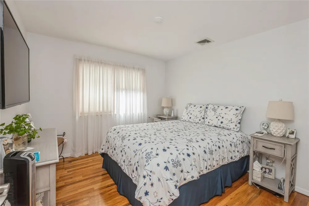 347 Bayville Avenue Bayville, NY 11709