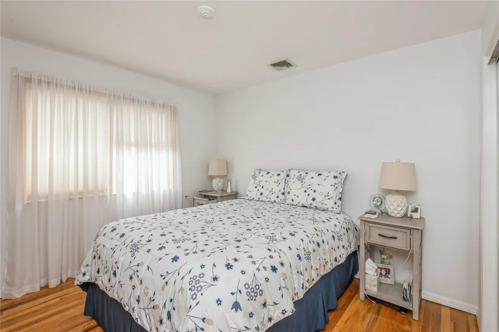 347 Bayville Avenue Bayville, NY 11709