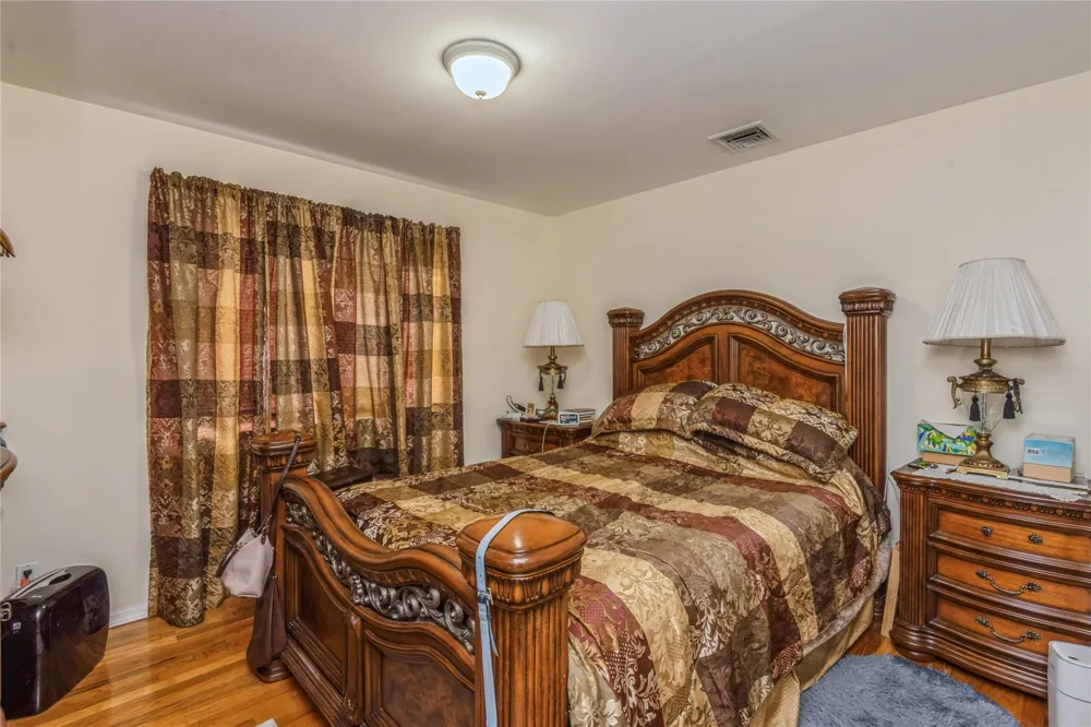 347 Bayville Avenue Bayville, NY 11709