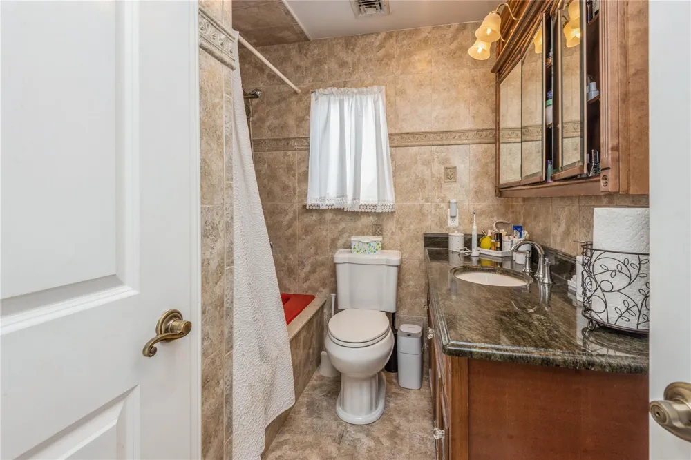 347 Bayville Avenue Bayville, NY 11709