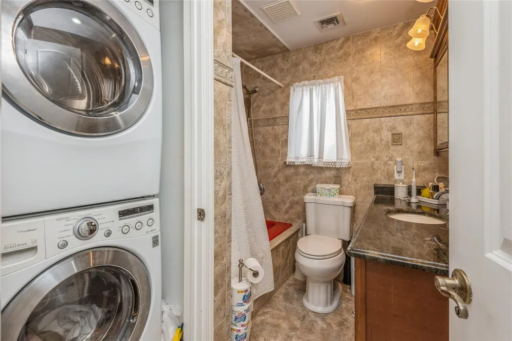 347 Bayville Avenue Bayville, NY 11709
