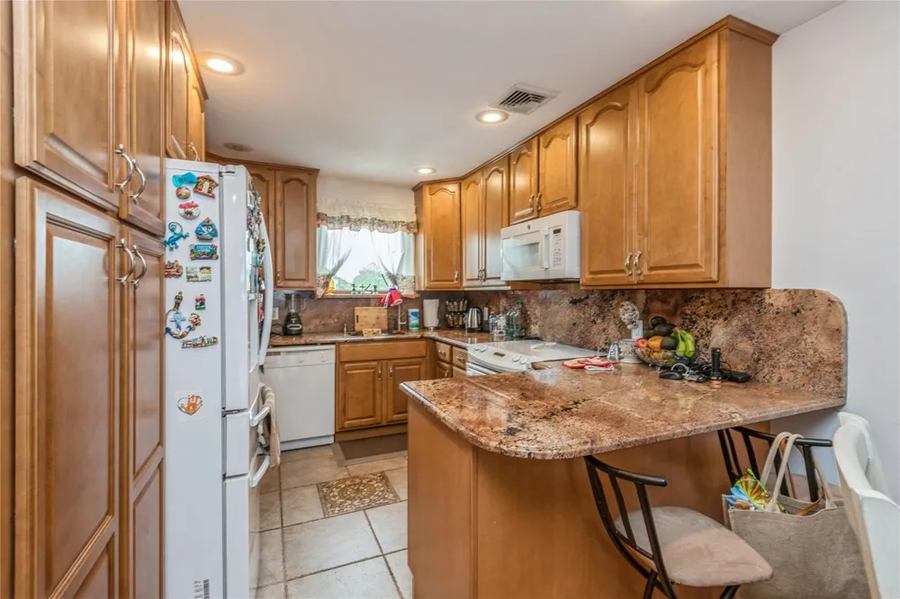 347 Bayville Avenue Bayville, NY 11709