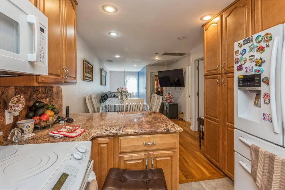 347 Bayville Avenue Bayville, NY 11709