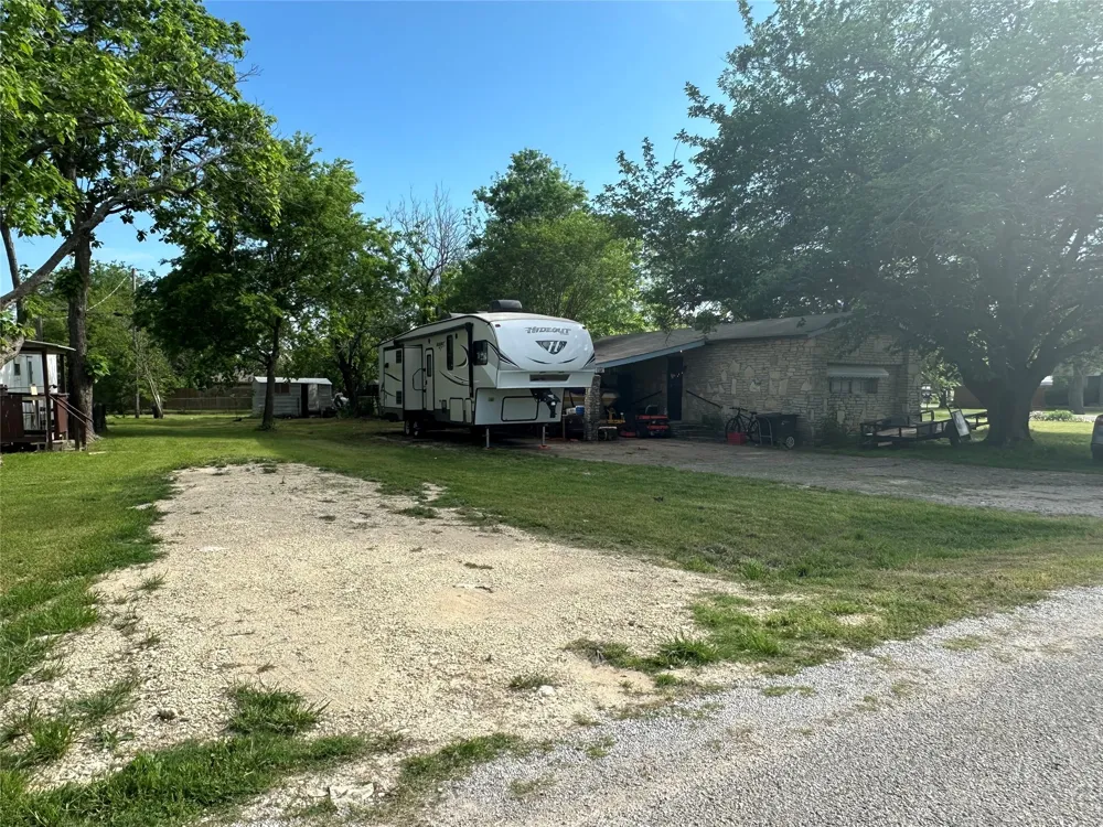 100 S Oak Lane Tolar, TX 76476