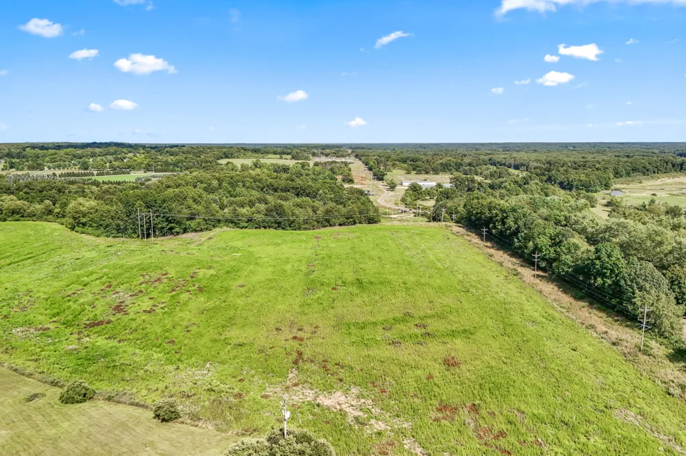 W Carleton Road Jonesville, MI 49250