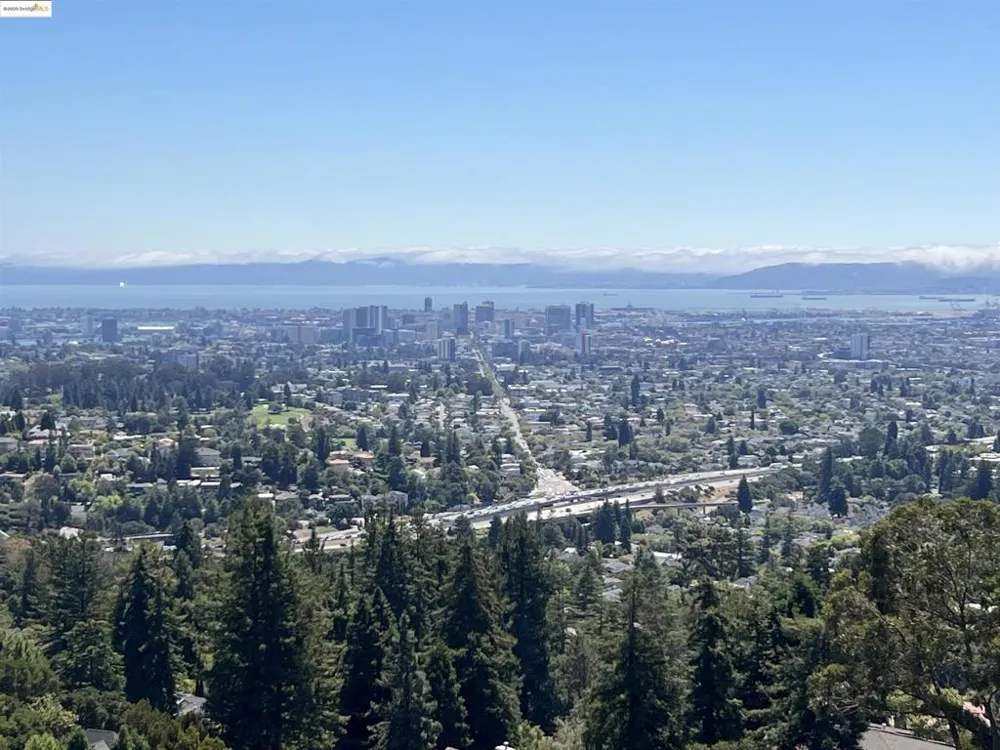 142 Gravatt Dr Berkeley, CA 94705