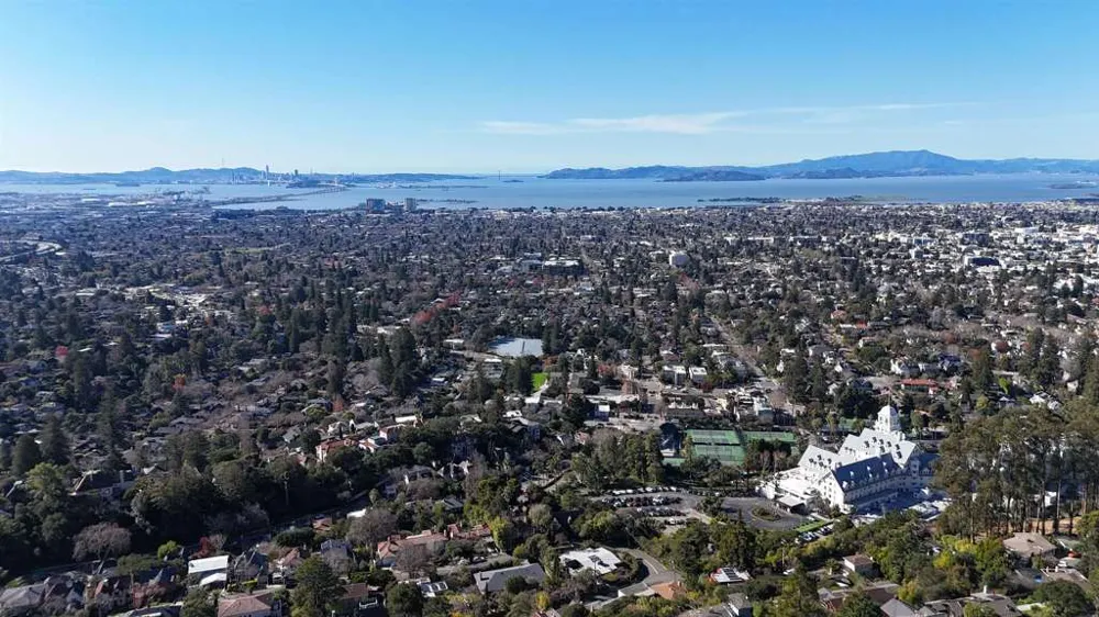 142 Gravatt Dr Berkeley, CA 94705