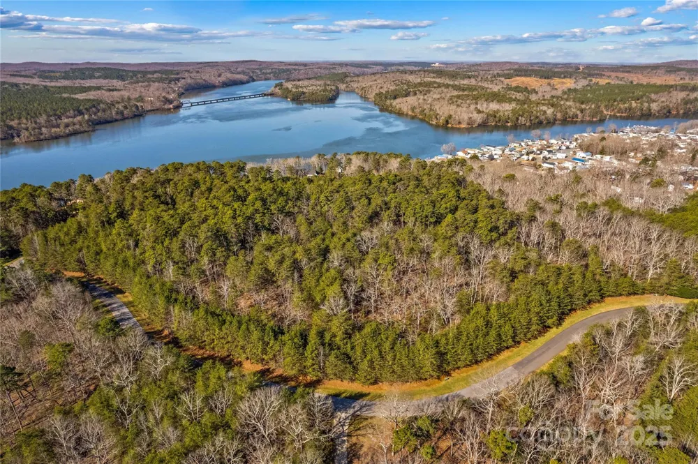 642 Whisper Lake Drive New London, NC 28127