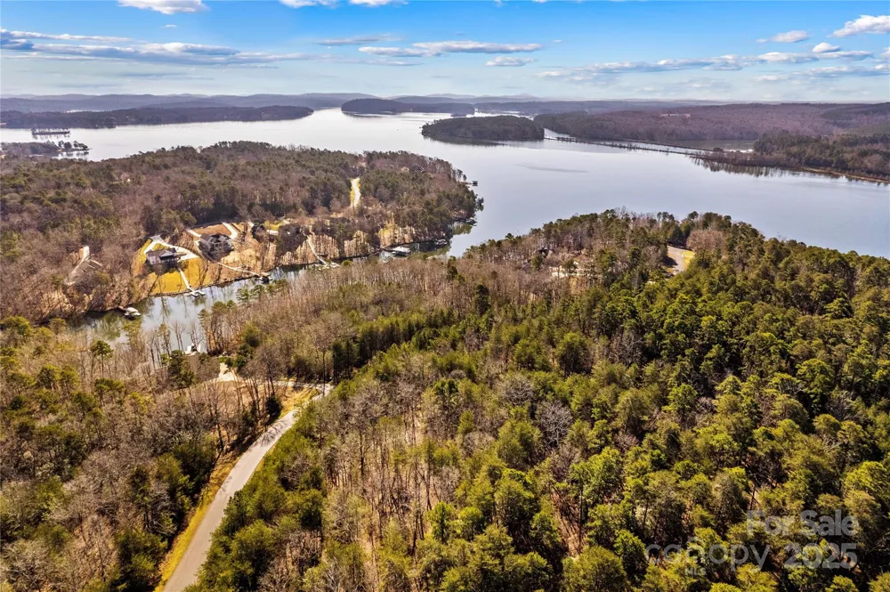 642 Whisper Lake Drive New London, NC 28127