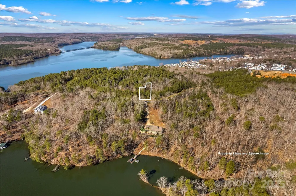 642 Whisper Lake Drive New London, NC 28127