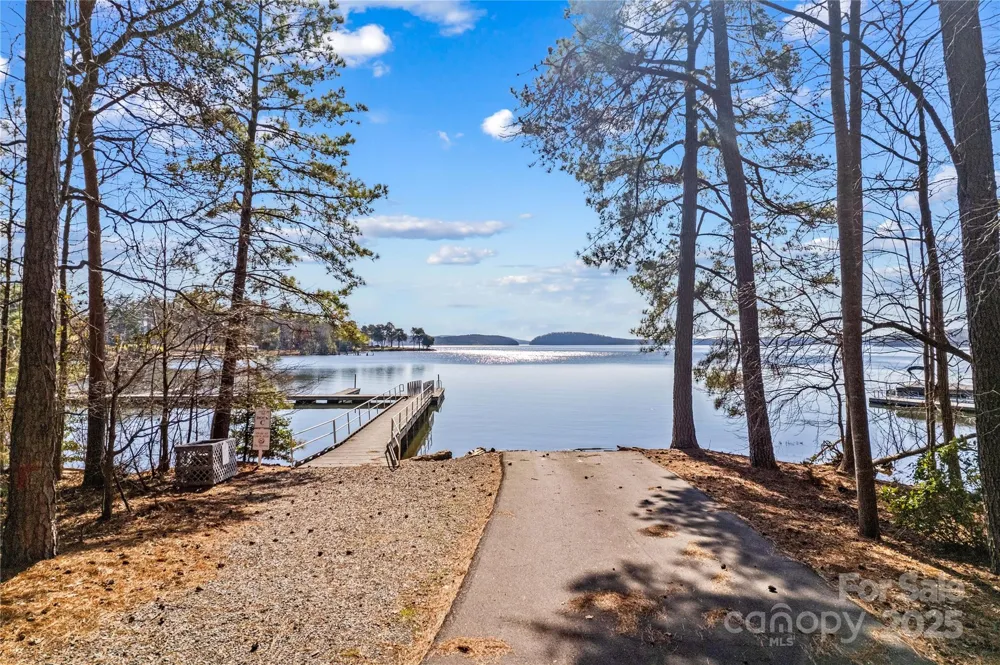 642 Whisper Lake Drive New London, NC 28127