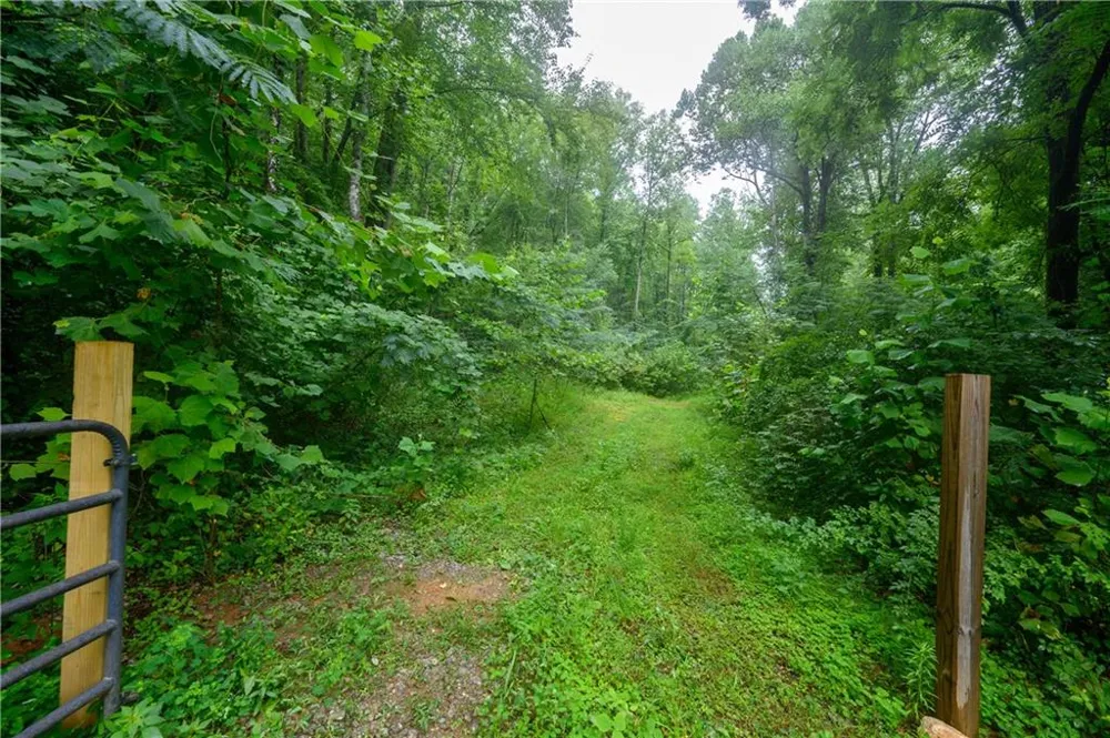 11094 Old 441 S Lakemont, GA 30552