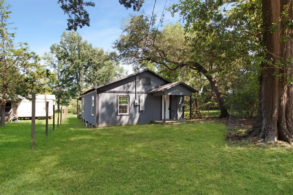 231 Page Avenue Shepherd, TX 77371