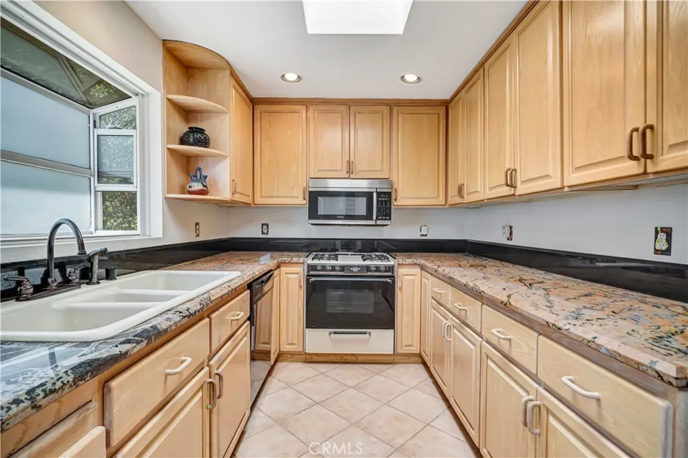 22011 Callado Way Topanga, CA 90290