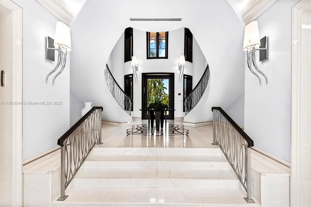 498 Parkway Pkwy #498 Golden Beach, FL 33160