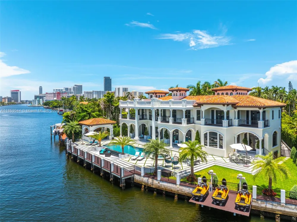 498 Parkway Pkwy #498 Golden Beach, FL 33160