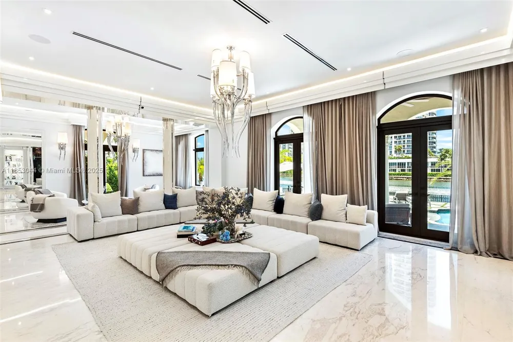 498 Parkway Pkwy #498 Golden Beach, FL 33160