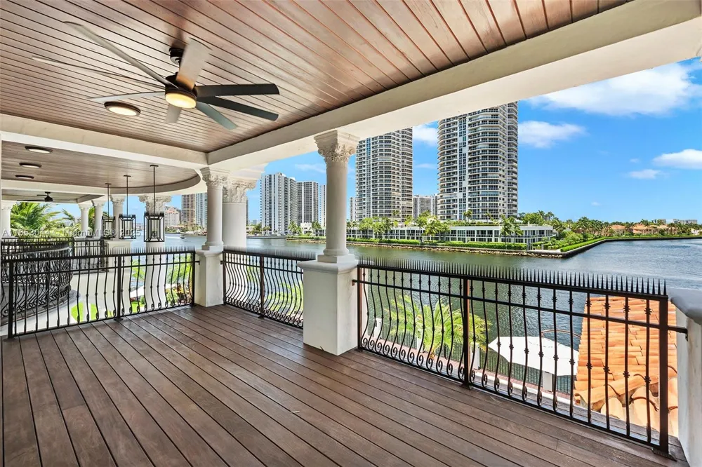 498 Parkway Pkwy #498 Golden Beach, FL 33160