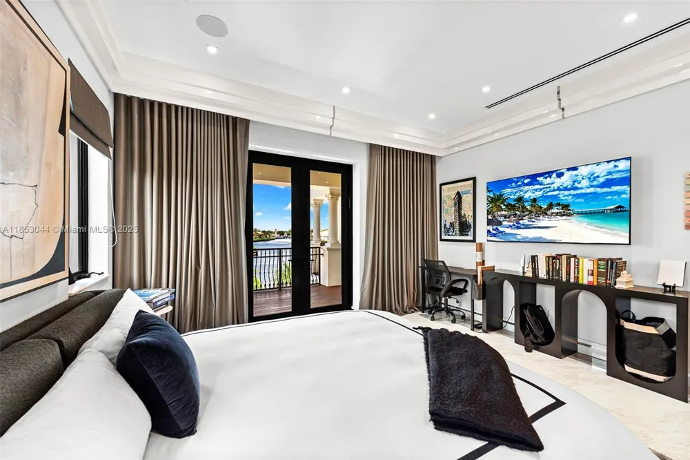 498 Parkway Pkwy #498 Golden Beach, FL 33160