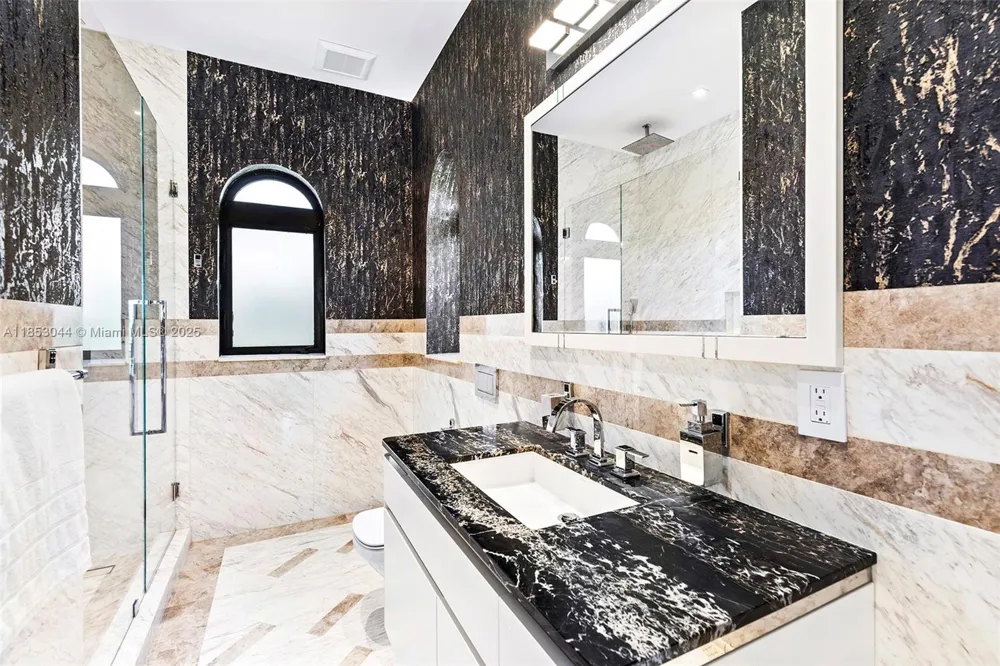 498 Parkway Pkwy #498 Golden Beach, FL 33160