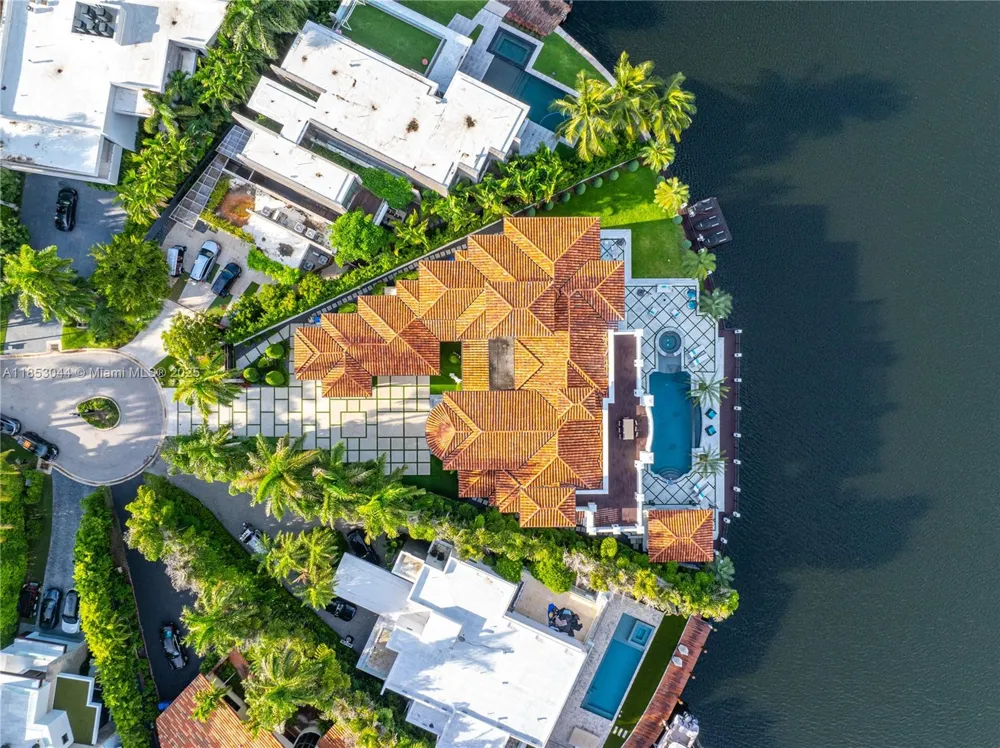 498 Parkway Pkwy #498 Golden Beach, FL 33160