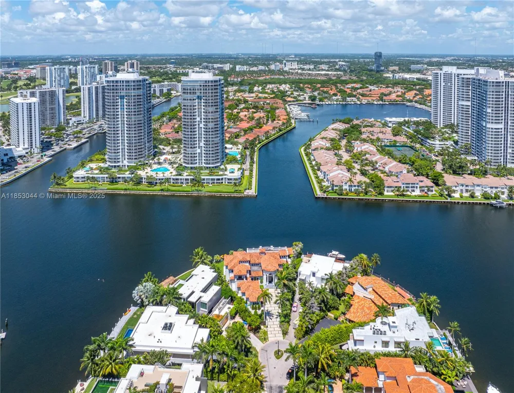 498 Parkway Pkwy #498 Golden Beach, FL 33160